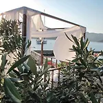 Yacht Club בוזבורון