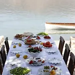 בית הארחה Yacht Club