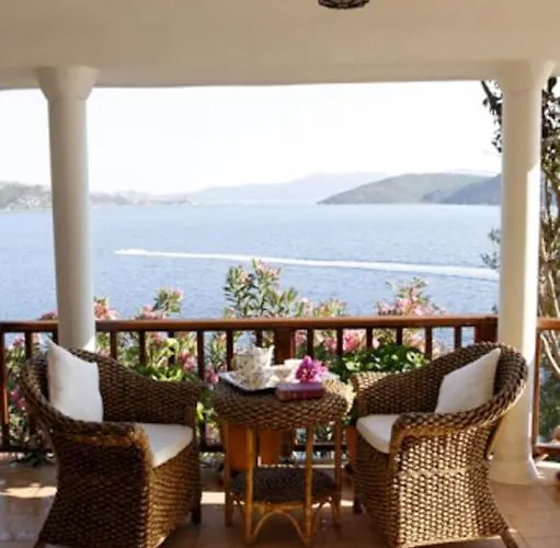 Yacht Club Konukevi Bozburun