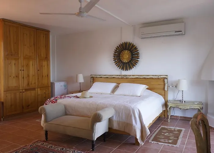 Yacht Club Konukevi Bozburun