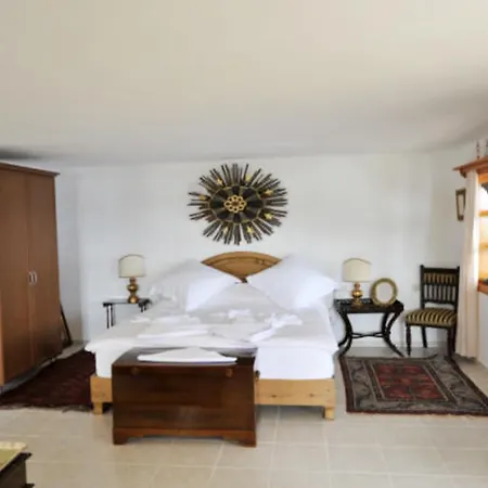 Yacht Club Guest house *